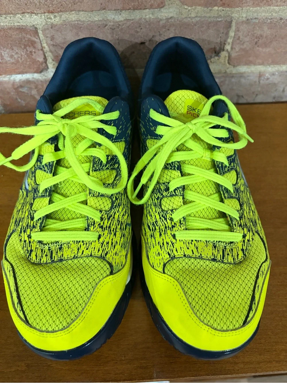 Skechers fluorescent yellow and navy pickleball shoe size 10.5